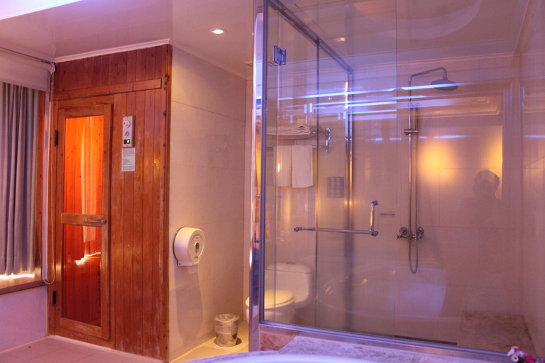 Bathroom 4, Beverly Commercial Motel, Taoyuan