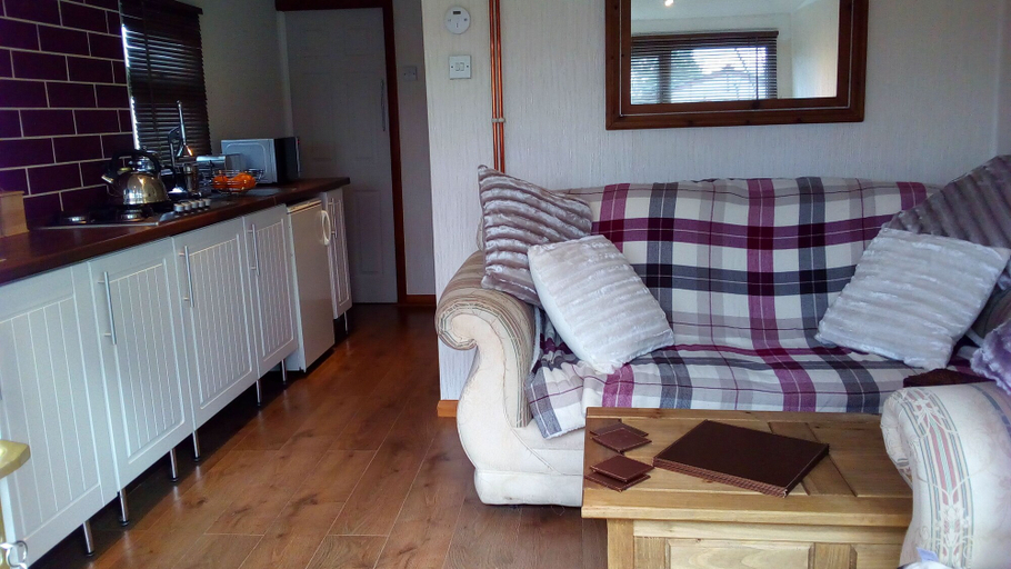 Others 5, AJ's Chalet, Kent