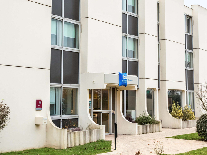 Exterior & Views 2, ibis budget Caen Mondeville, Calvados