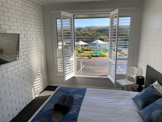 Bedroom 2, Southern Ocean Motor Inn, Corangamite - South
