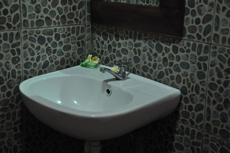 Bathroom 5, Kubudiuma Villas, Badung