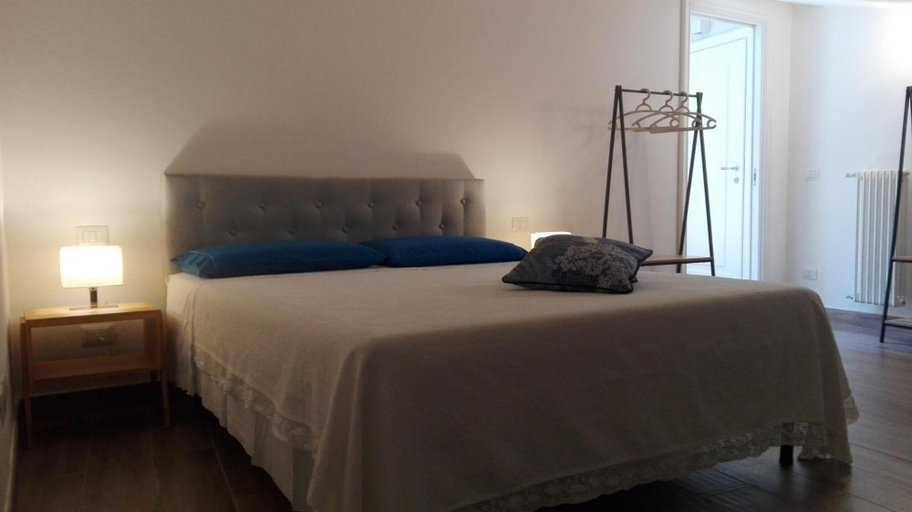 Bedroom 2, Santa Lucia B&B, Latina