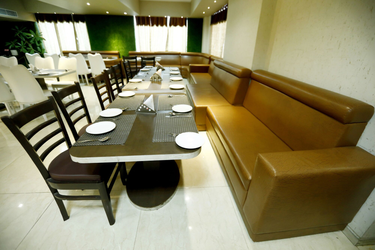 Food & Drinks 5, The Grand Radiant, Lucknow