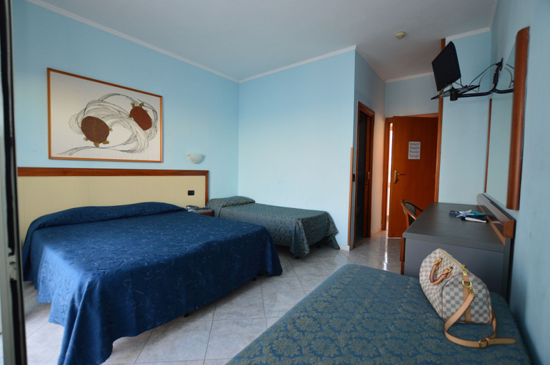 Bedroom 3, Hotel Klein Wien, Napoli