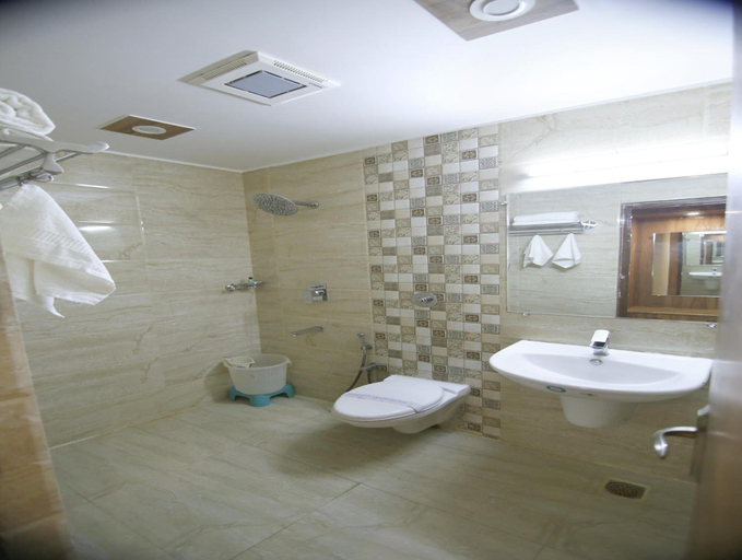 Bathroom 4, Hotel Sheetal Regency, Mathura