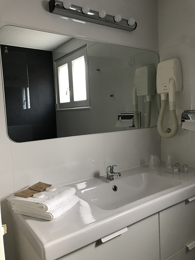 Bathroom 4, Hotel Azteca, Alpes-de-Haute-Provence