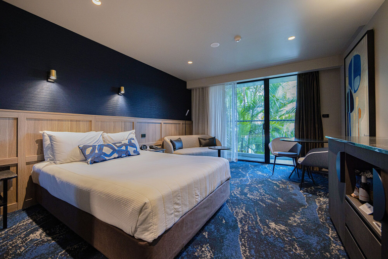 Bedroom 3, The Executive Inn, Newcastle - Throsby
