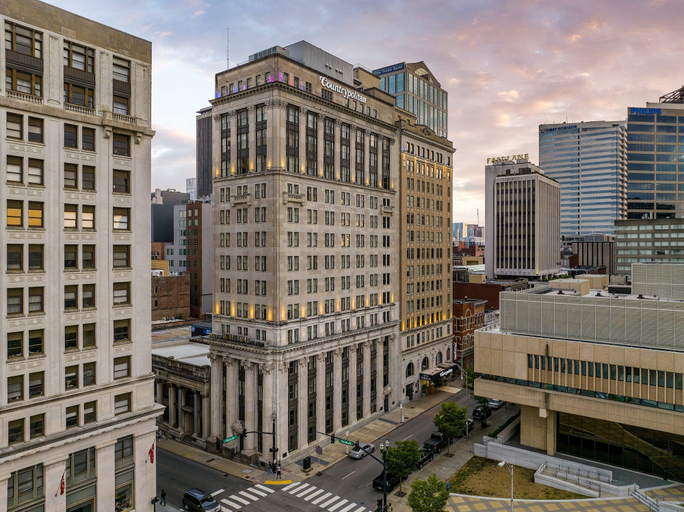 Exterior & Views