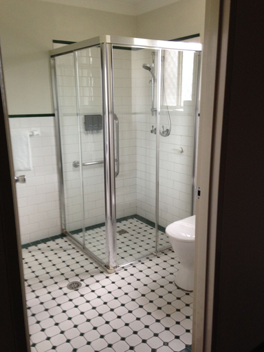 Bathroom 4, Francis Phillip Motor Inn, Singleton