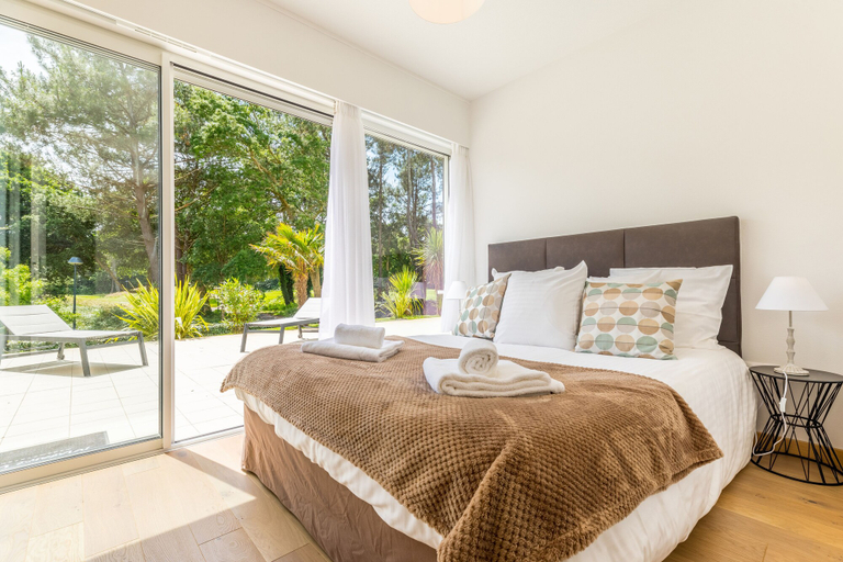 Bedroom 2, Madame Vacances Les Palmiers du Golf, Landes