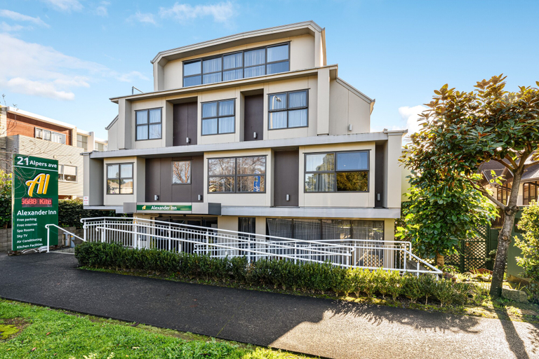 Exterior & Views