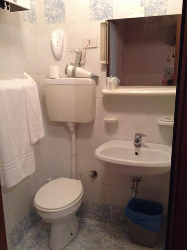 Bathroom 5, Hotel Amba Alagi, Venezia