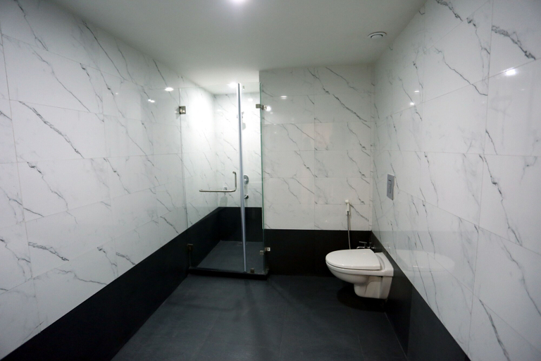 Bathroom 4, Hotel Solitaire, Raipur