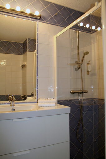 Bathroom 4, Hotel Azteca, Alpes-de-Haute-Provence