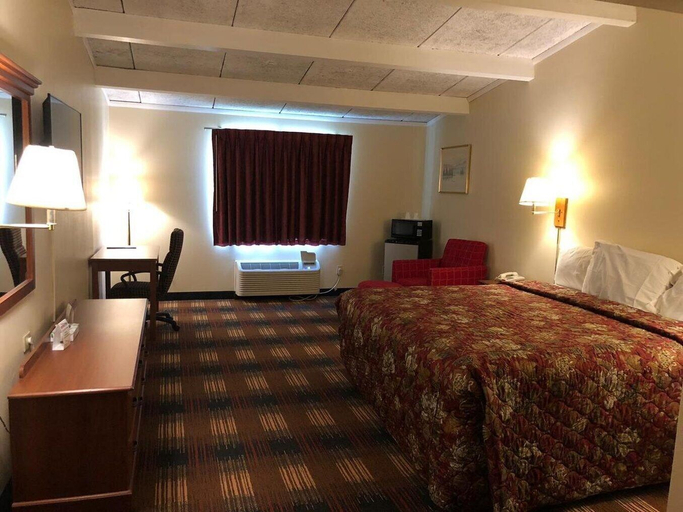 Bedroom 4, Red Carpet Inn North Syracuse, Onondaga