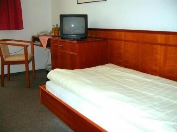 Bedroom 3, Hotel Am Wasserturm, Flensburg