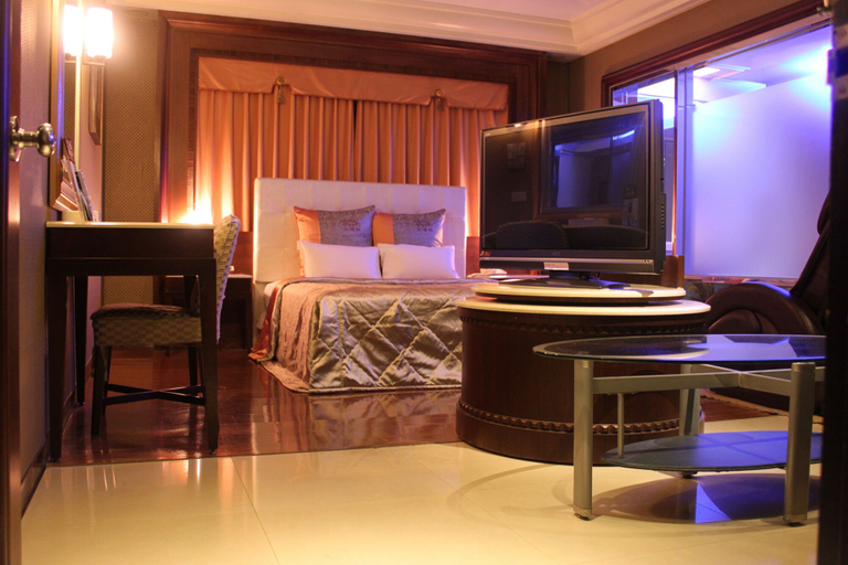 Bedroom 3, Beverly Commercial Motel, Taoyuan