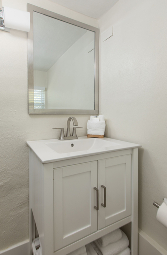 Bathroom 4, La Jolla Resort, Monroe