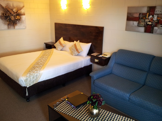 Bedroom 3, Admiral Nelson Motor Inn, Port Stephens