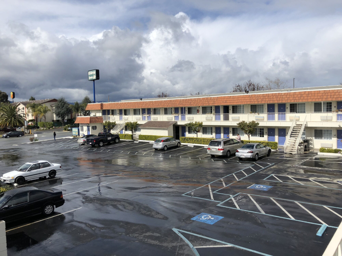 Exterior & Views 2, Gilroy Inn, Santa Clara
