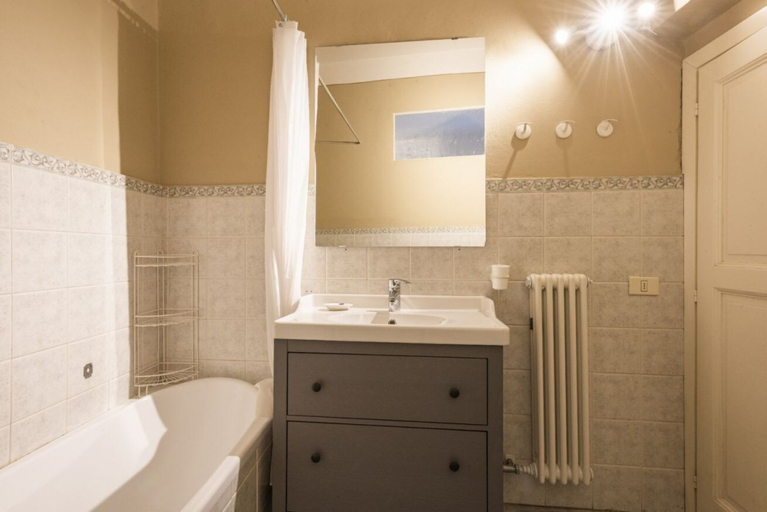 Bathroom 2, Panzani Green, Florence