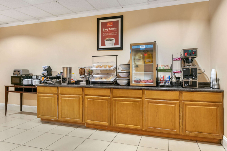 Food & Drinks 5, Econo Lodge Eutaw I-20, Greene