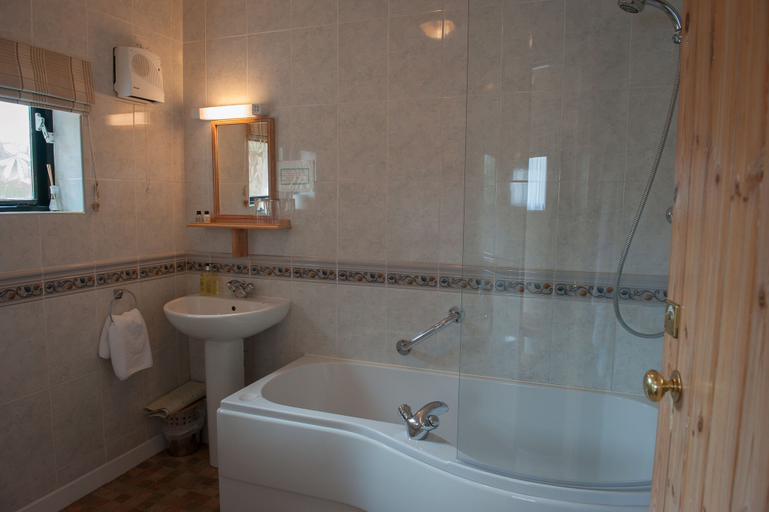 Bathroom 4, The Langton Arms, Dorset