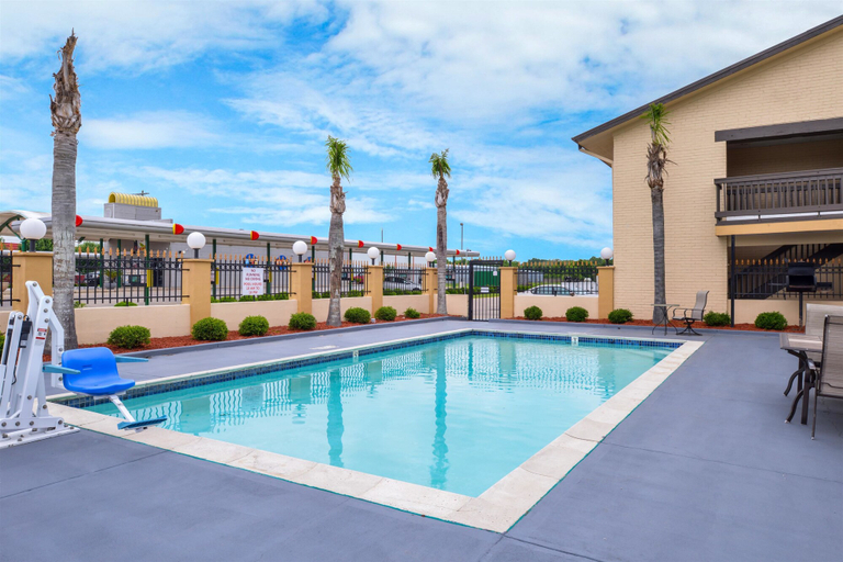 Sport & Beauty 5, Americas Best Value Inn West Columbia, Brazoria