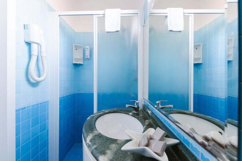 Bathroom 5, Hotel Fra i Pini, Rimini