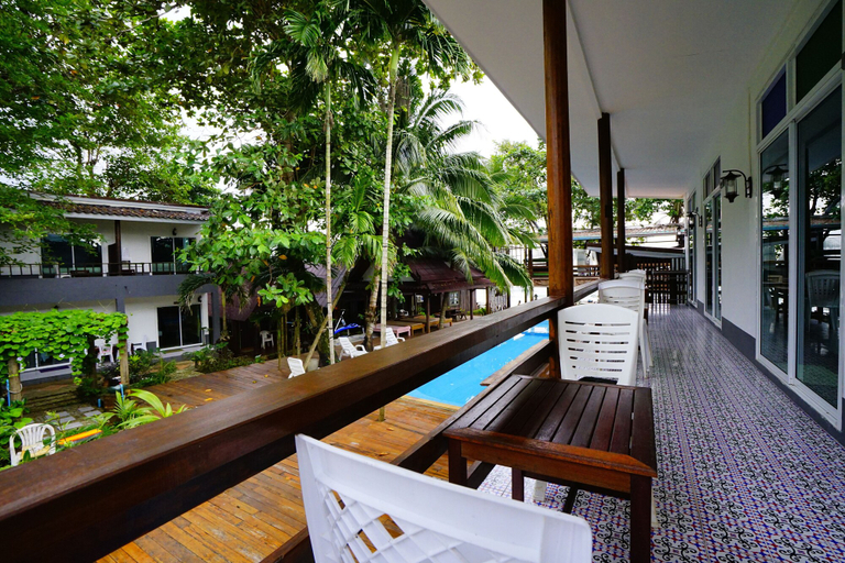 Food & Drinks 5, Apple Beachfront Resort, Koh Chang