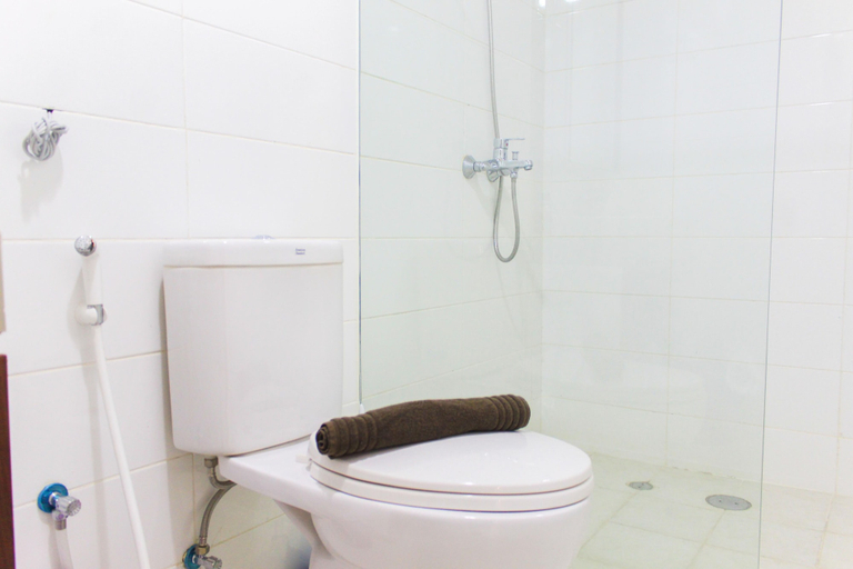 Bathroom 5, Best And Simply Modern 1Br At Tuscany Apartment, Tangerang Selatan