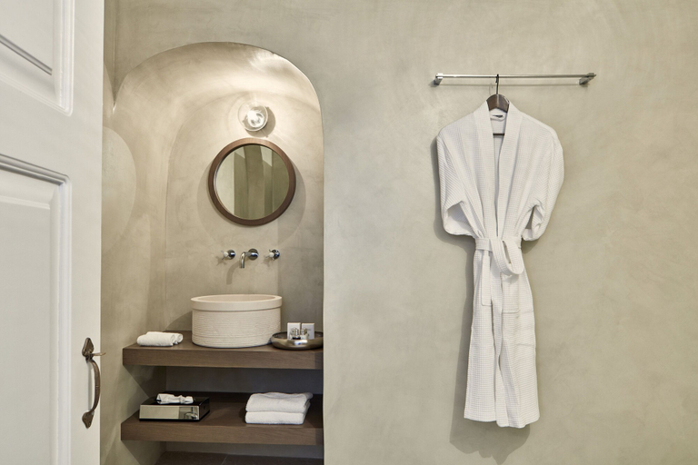 Bathroom 5, Homeric Poems, South Aegean
