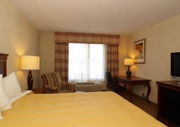 Bedroom 3, Comfort Inn & Suites Dover near Speedway, Kent
