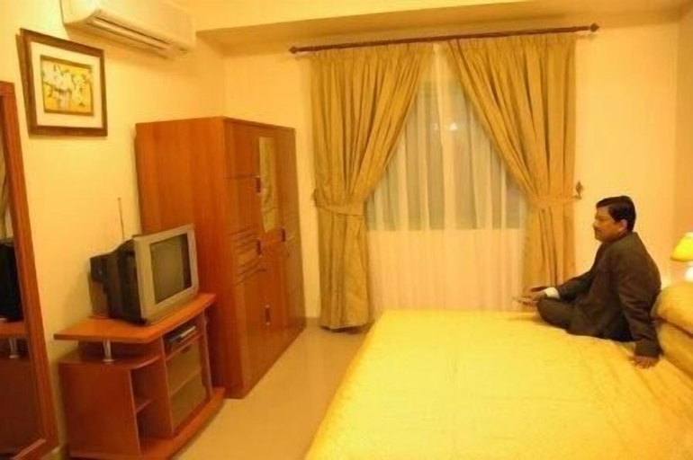 Bedroom 2, Safeer Plaza Hotel, Bausher