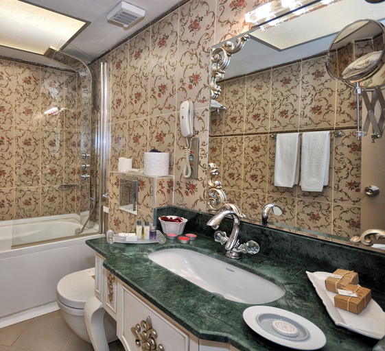 Bathroom 4, Grand Atakum Hotel, Merkez
