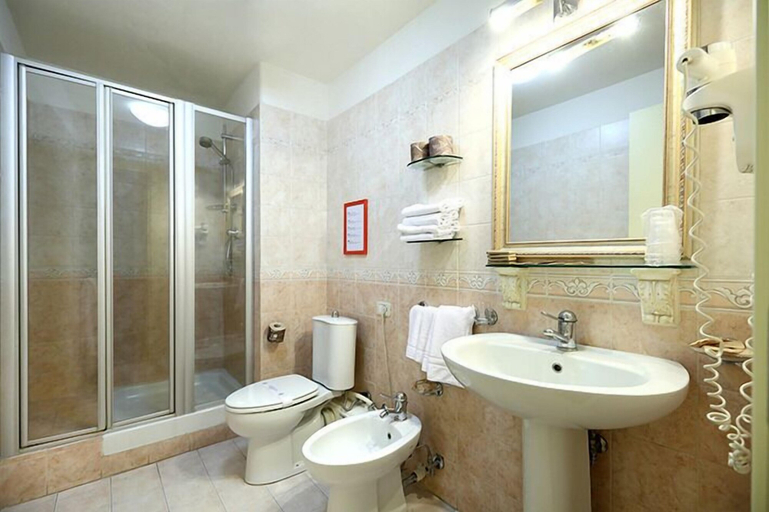 Bathroom 4, Catania Centro Rooms, Catania