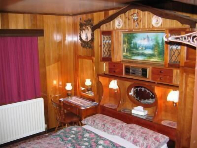 Bedroom 3, Karelia Alpine Lodge, Falls Creek Alpine Resort