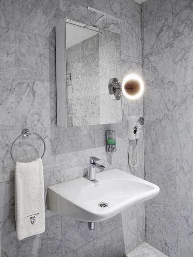 Bathroom 4, Amadi Park Hotel, Amsterdam
