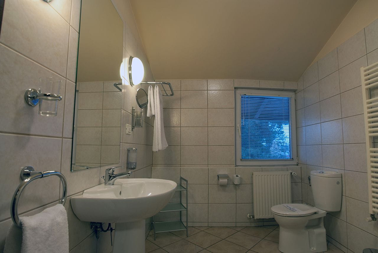 Bathroom 4, Hotel Baneasa Parc, Municipiul Bucuresti