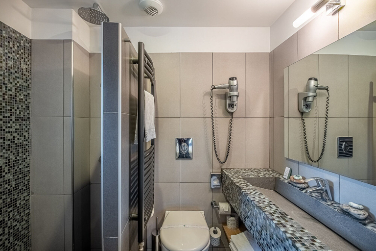 Bathroom 5, Boutique Hotel Entraigues, Gard