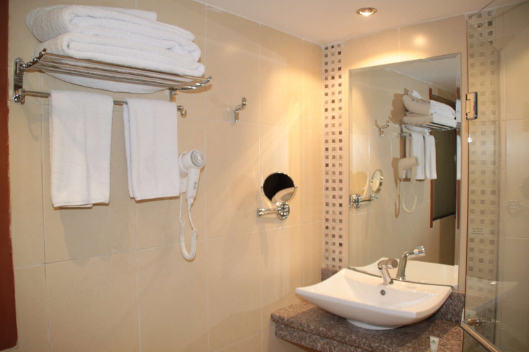 Bathroom 4, Best Western Plus Meridian Hotel, Starehe