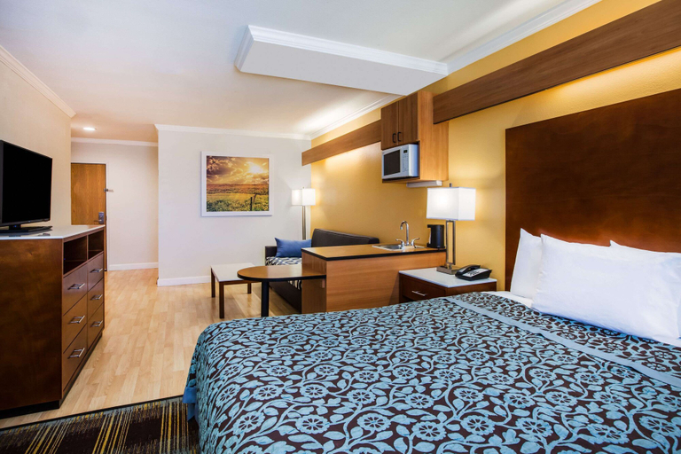 Bedroom 4, Days Inn & Suites by Wyndham Antioch, Contra Costa