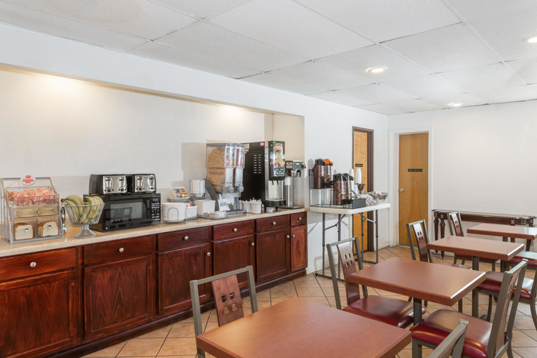 Food & Drinks 5, Super 8 by Wyndham Pompano Beach, Broward