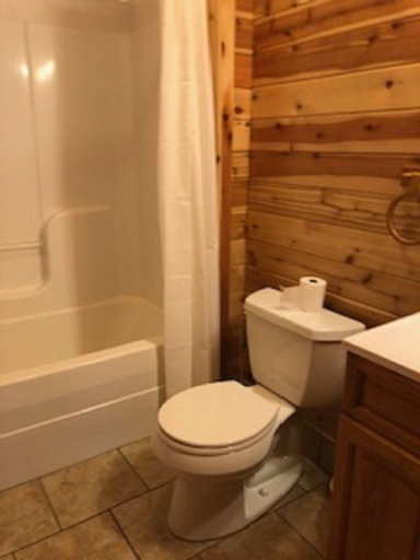 Bathroom, Riverbay Adventure Inn, Saint Lawrence