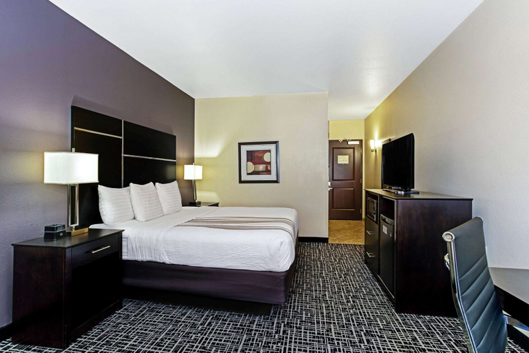 Bedroom 3, La Quinta Inn & Suites by Wyndham Denver Gateway Park, Denver