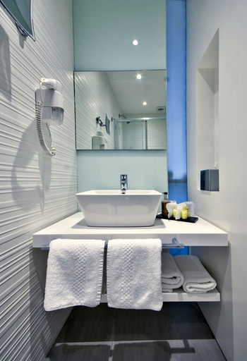Bathroom 5, Hotel Valentina, St Julian's