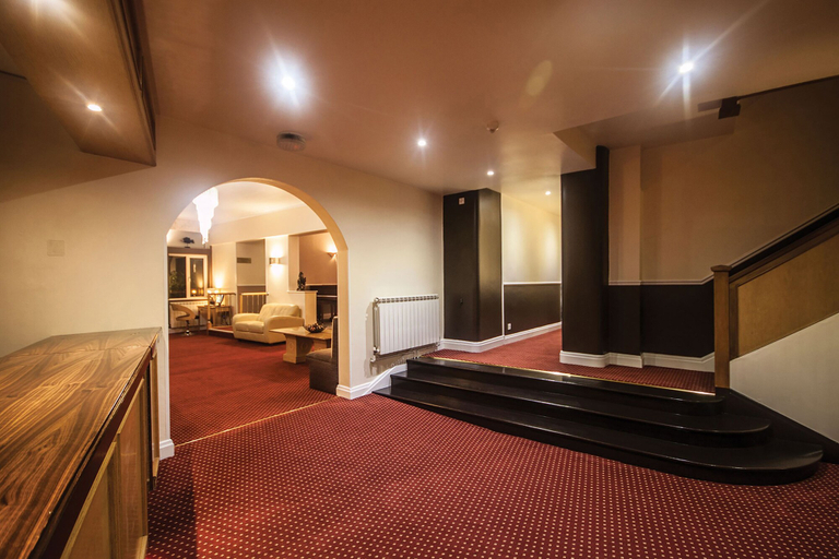 Others 5, Norfolk Hotel