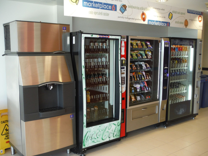Food & Drinks 5, Motel 6 Kingston, ON, Frontenac