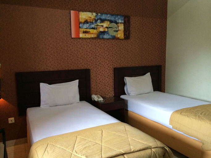 Bedroom 3, HOTEL CROWN MATARAM, Lombok