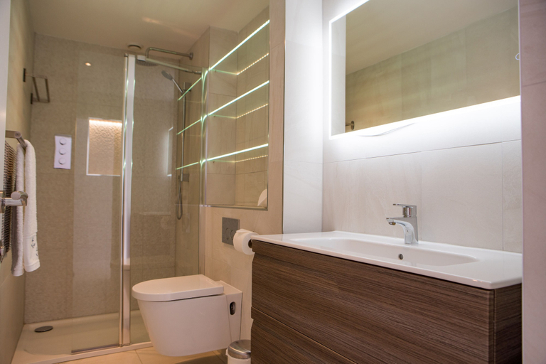 Bathroom 3, Sennen Cove Cottages, Cornwall